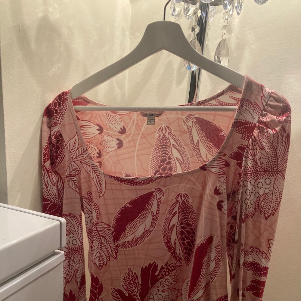 Guess top